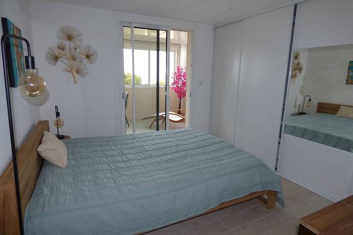 Apartamento entero, Beautiful Sea View – Terrace (Loggia) – 300 m from the Beach – Near Shops  Wi-Fi in Saint-Aygulf, Frejus