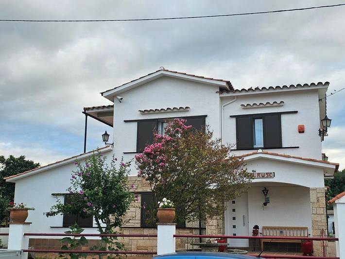 Alojamiento y desayuno para 3 personas, con Terraza y Jardín además de Piscina para niños y Piscina en Pla de l'Estany