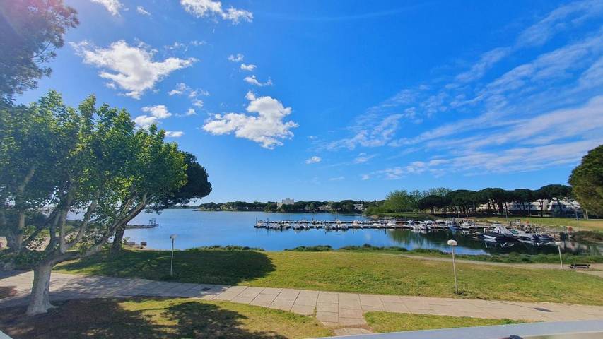 Gîte pour 4 personnes, avec terrasse ainsi que vue et vue sur le lac dans Port Gregau - 3