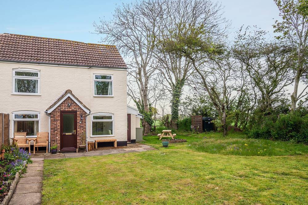 Entire apartment, Margaret's Cottage, Potter Heigham, Norfolk in Potter Heigham, The Broads
