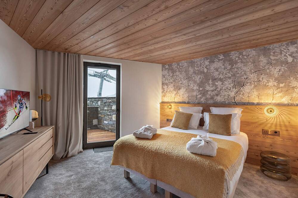 Entire apartment, New Ski-In Ski-Out Apartment with Spa and Parking in Courchevel 1850 in Courchevel 1850, Saint-Bon-Tarentaise