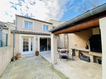 Gîte pour 4 personnes, avec terrasse à Fontcouverte