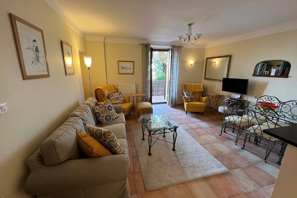 Character, modernised maison de village in quiet side street 50 mtr. from centre in Saint-Cézaire-sur-Siagne, Costa mediterránea (Francia)