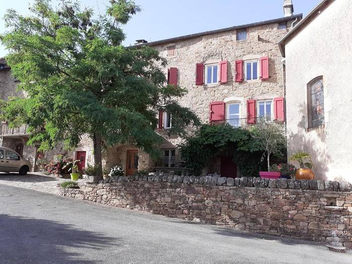 Location de vacances pour 7 personnes, avec Balcon et Terrasse ainsi que Jardin et Vue à Viala-du-Tarn