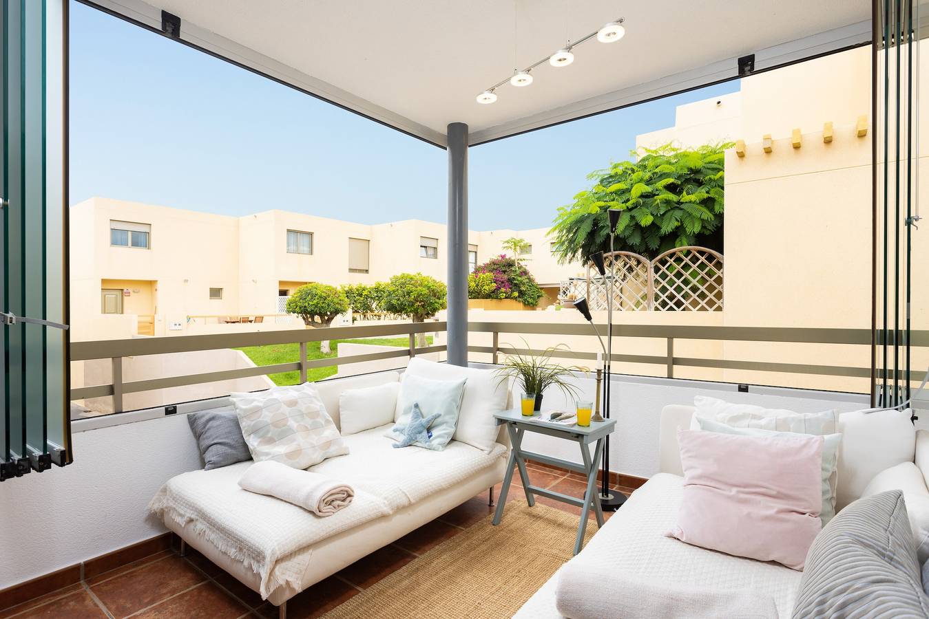 Casa de férias "La Tejita Beach House" com vista para a montanha, piscina partilhada e acesso Wi-Fi in La Tejita, Granadilla de Abona