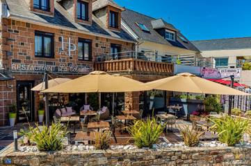 Hôtel pour 2 personnes, avec terrasse, animaux acceptés dans Plage Saint-Guirec