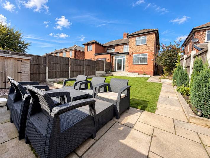 Family Home | Free Secure Parking | Pets Allowed - Pass the Keys in Gran Mánchester