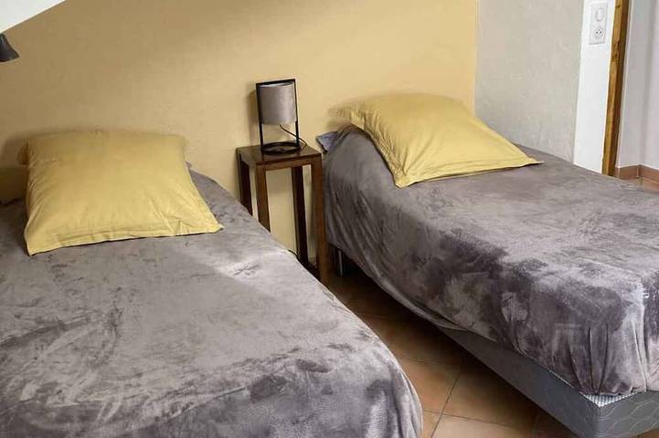 A l'Ombre des Tilleuls, Les Lilas 4-person gîte for rent in quiet village in Lagorce, Ardèche