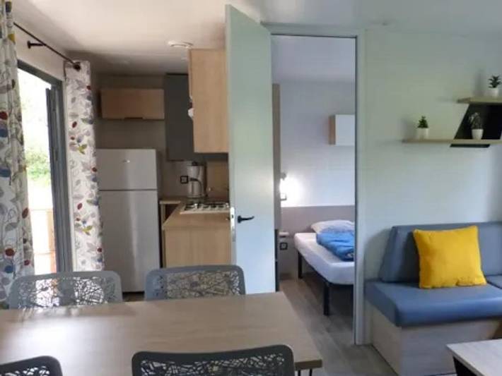 Flower Camping Le Martinet Rouge  - Mobilheim 6 personen - Mobilheim Premium 32m² 3 Schlafzimmer - halbüberdachte Terrasse - Tv - Klimaanlage 2/6 pers. in Brousses-et-Villaret, Carcassonne und Umgebung