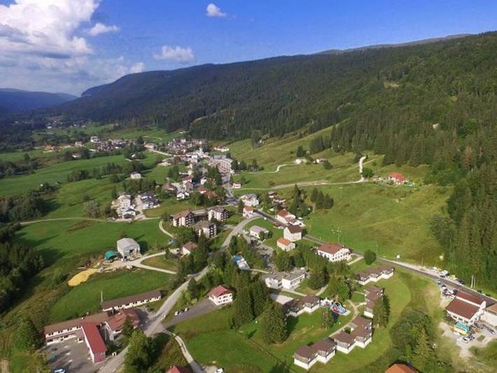 Camping pour 4 personnes dans l' Ain