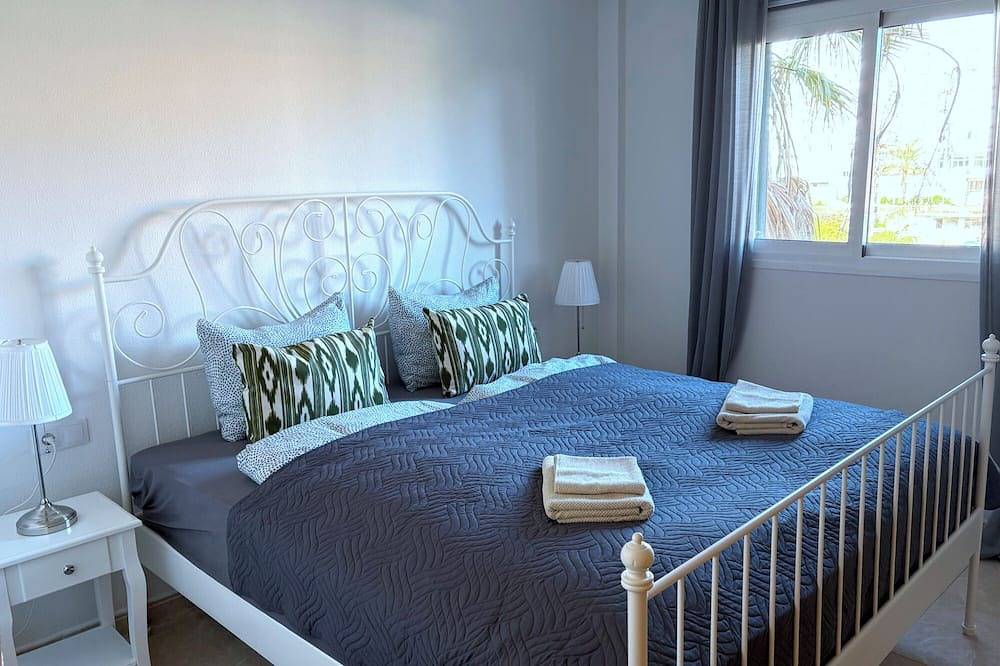 Ganze Wohnung, Traumhafte Familien-Ferienwohnung mit Dachterrasse & Pool in Calas de Mallorca, Manacor