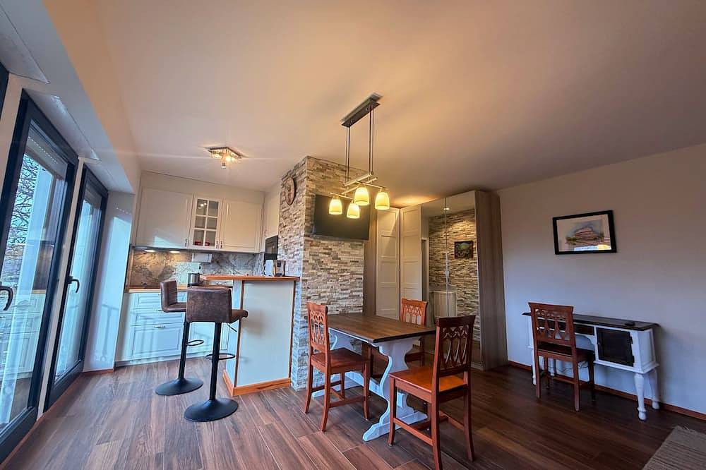 Ganze Wohnung, Vollmöbliertes Apartment in einer Traumvilla in Bergisch Gladbach, Rheinisch-Bergischer Kreis