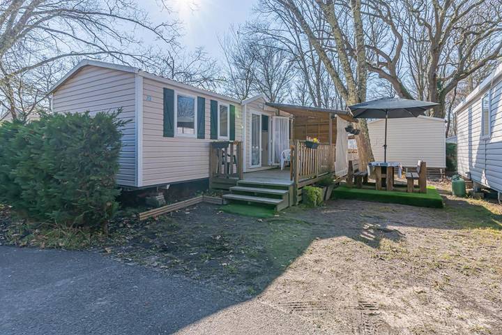 Appartement de vacances pour 6 personnes, avec piscine et jacuzzi ainsi que bassin pour enfant et terrasse