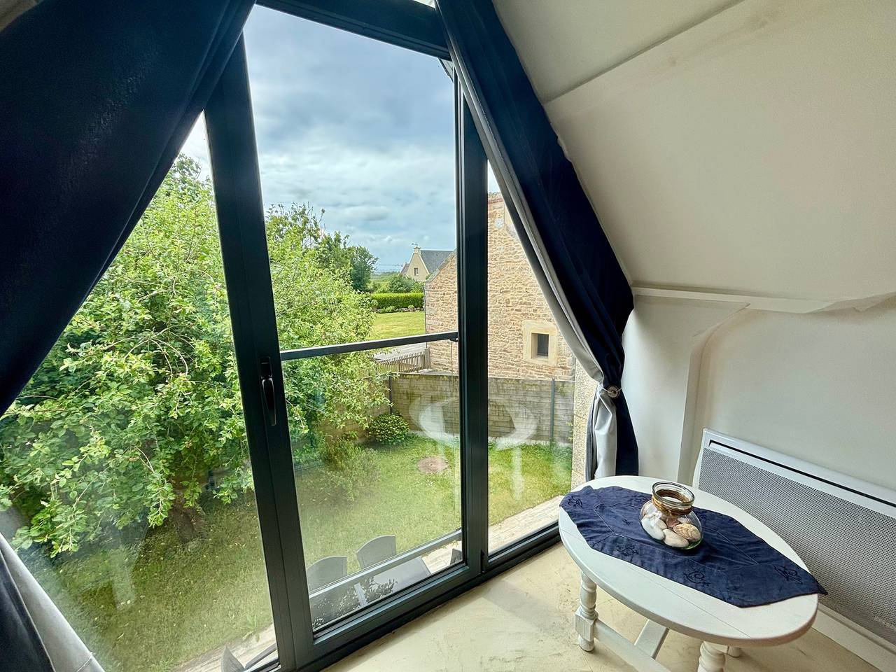 Casa de vacaciones 'Ty Marianne' con terraza, jardín privado y Wi-Fi in Ploemeur, Côte des Mégalithes