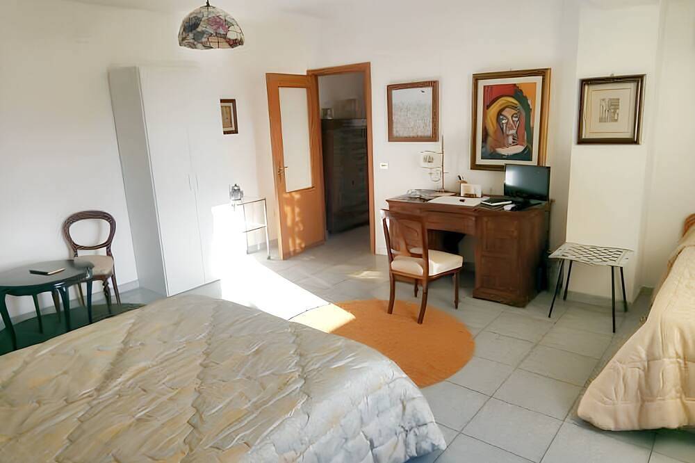 Entire apartment, Homerez - Apartment in Vibo Valentia in Vibo Valentia, Vibo Valentia Province