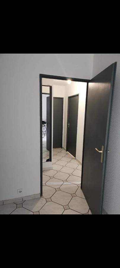 Appartement entier, Bel Bedroom in Cergy, Val-d'Oise