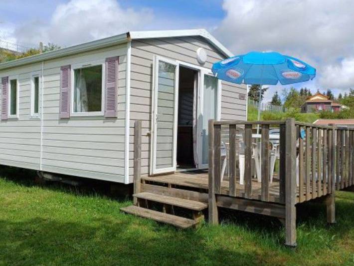 Camping pour 4 personnes, avec terrasse et piscine, animaux acceptés dans Lozère