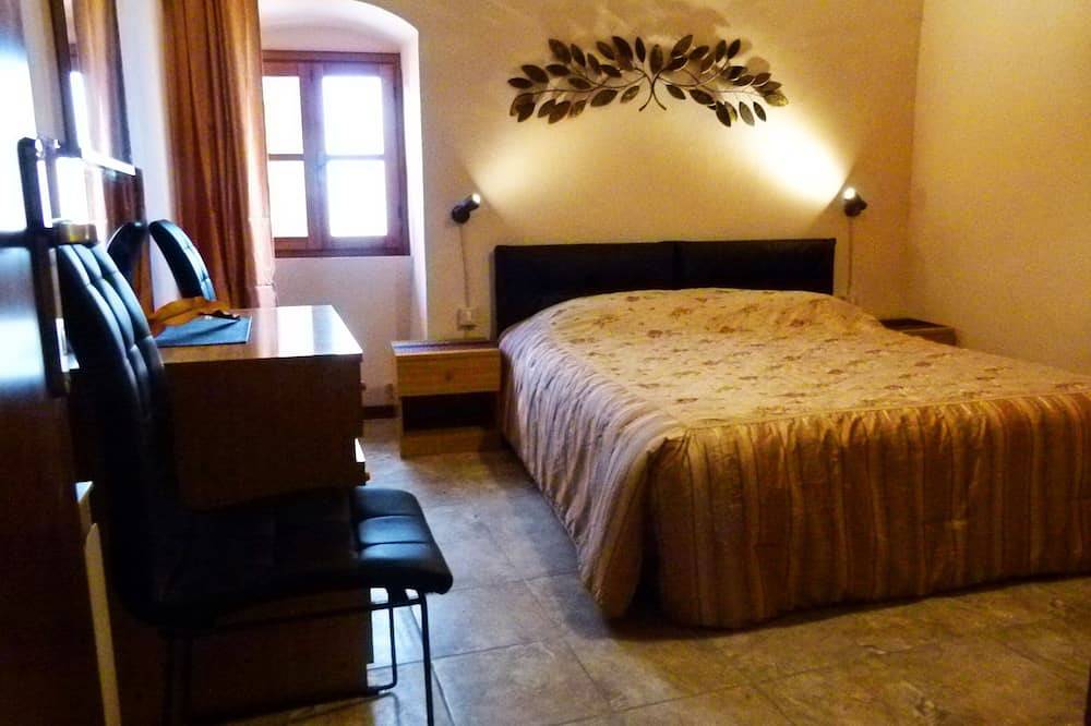 Casa Olivo - Blick auf das Meer und das mittelalterliche Castello in Diano San Pietro, Riviera di Ponente