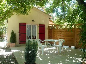 Gîte pour 2 personnes, avec terrasse et jardin à Meyreuil