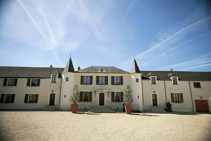 Gîte pour 13 personnes, avec piscine ainsi que terrasse et jardin à Gironville (Seine-et-Marne)