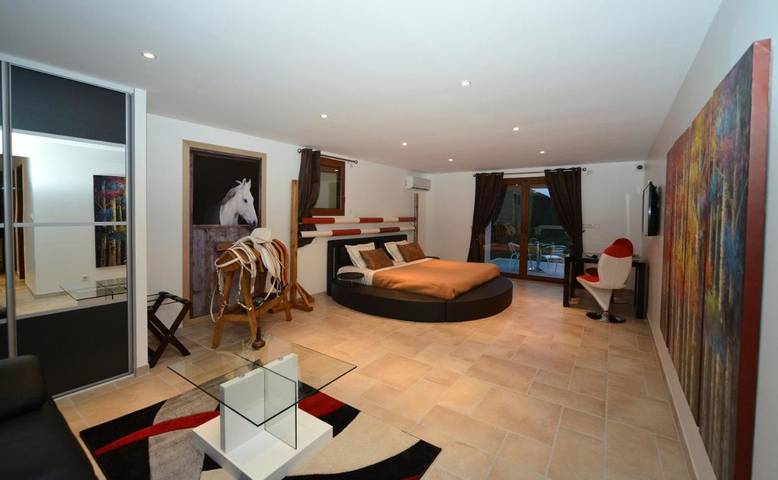 Chambre d’hôte pour 2 personnes, avec piscine ainsi que vue et jardin, animaux acceptés dans l' Ain - 4