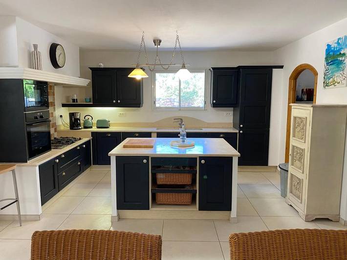 Location de vacances pour 10 personnes, avec jardin ainsi que vue et piscine à Figari - 2