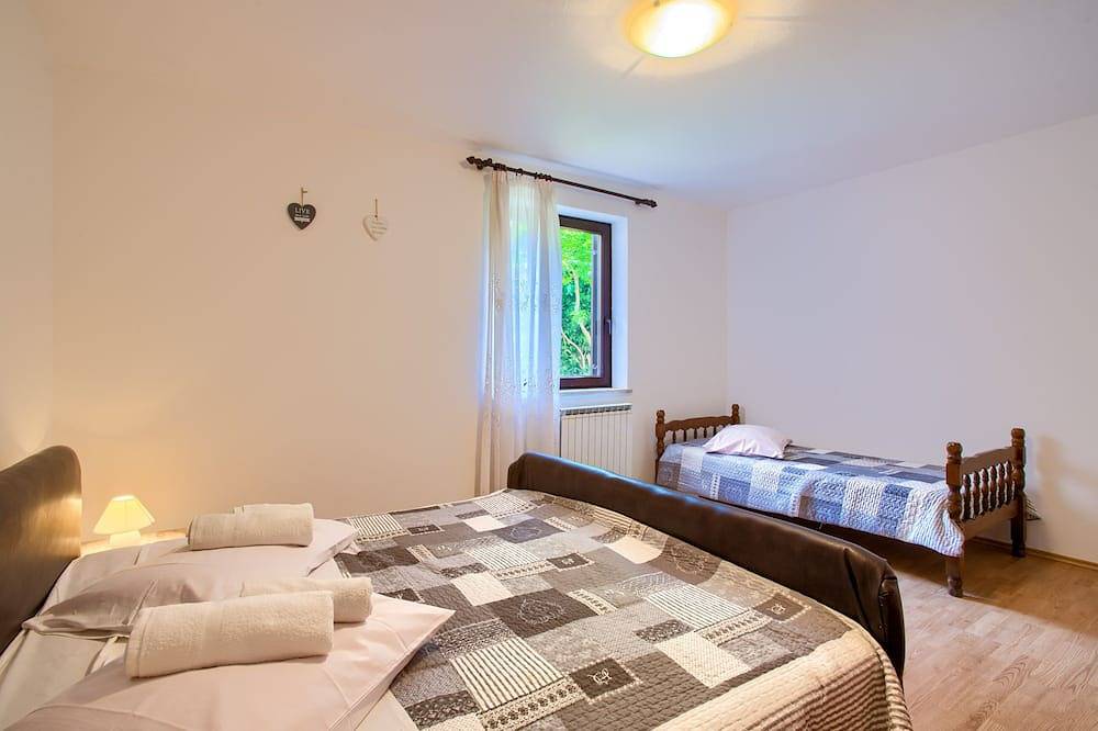 Ganze Wohnung, Laviki 3 Schlafzimmer App am Pool in Vinkuran, Südküste Istrien