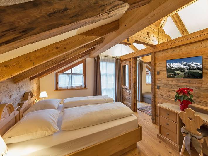 Hel lejlighed, Apartment Piz da Peres - Geiselsberg with Mountain View, Pool, Sauna, Wi-Fi & Garden in Olang, Dolomiti Superski
