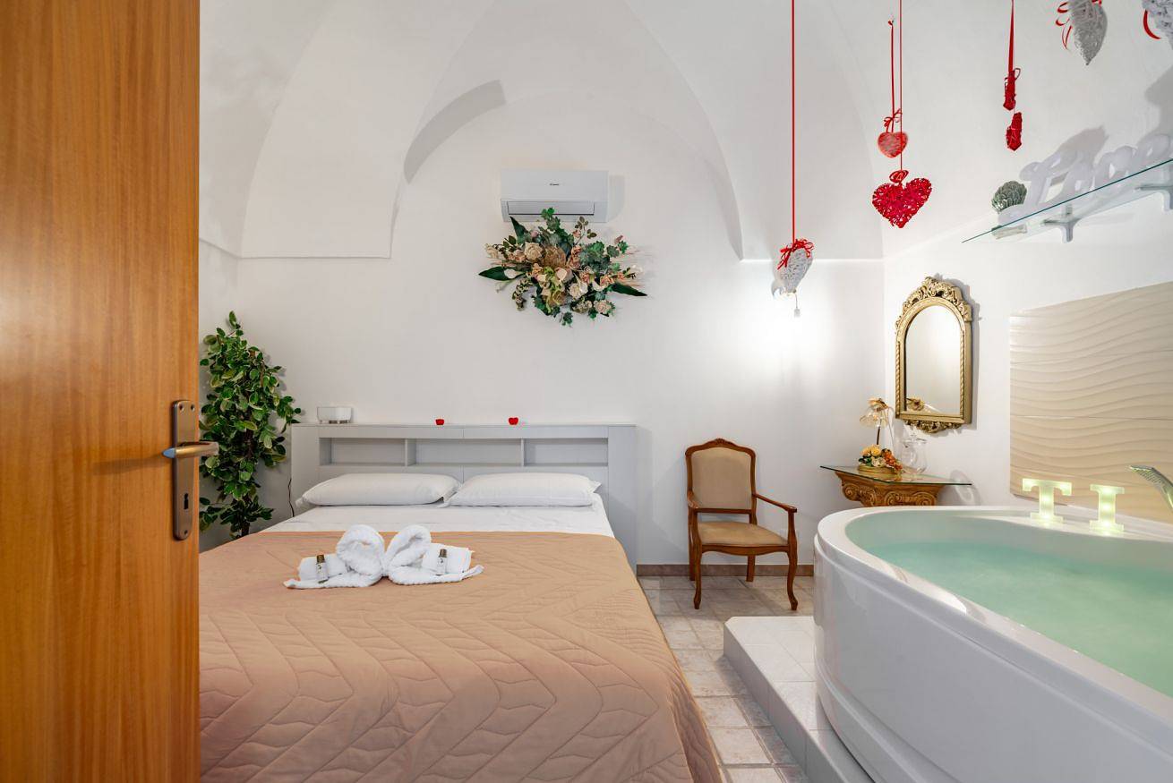 Entire apartment, Relax per 2 cuori by Rentbeat in Ostuni, Salento