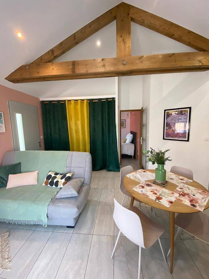 Gîte pour 4 personnes, avec vue ainsi que jardin et piscine à Châteauvieux (Hautes-Alpes) - 2