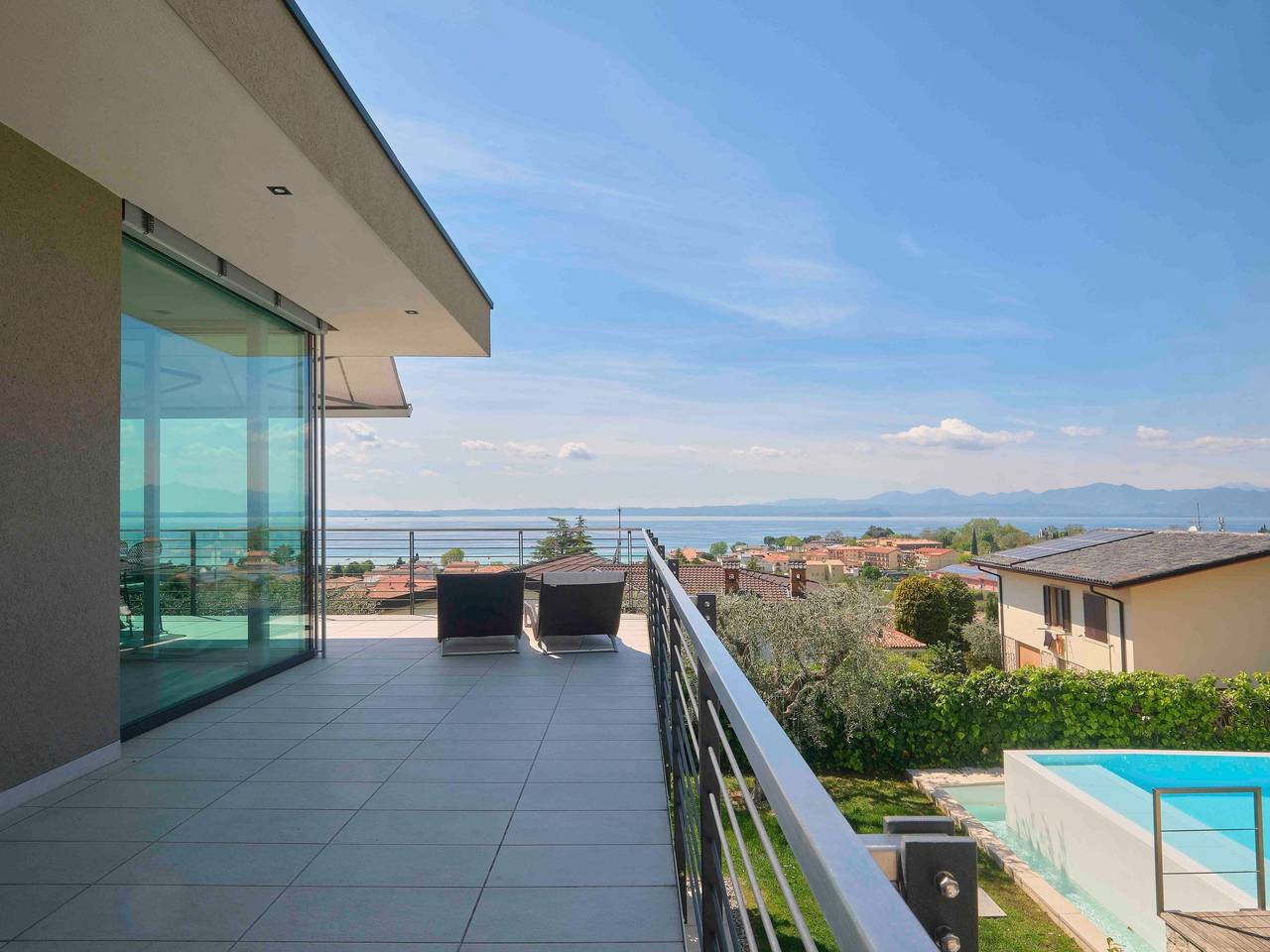 Ferienvilla 'Madabà' mit Blick aufs Wasser in Bardolino, Gardasee-Berge