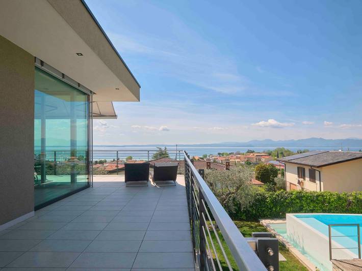 Ferienhaus für 8 Personen, mit Terrasse und Garten sowie Pool in Bardolino