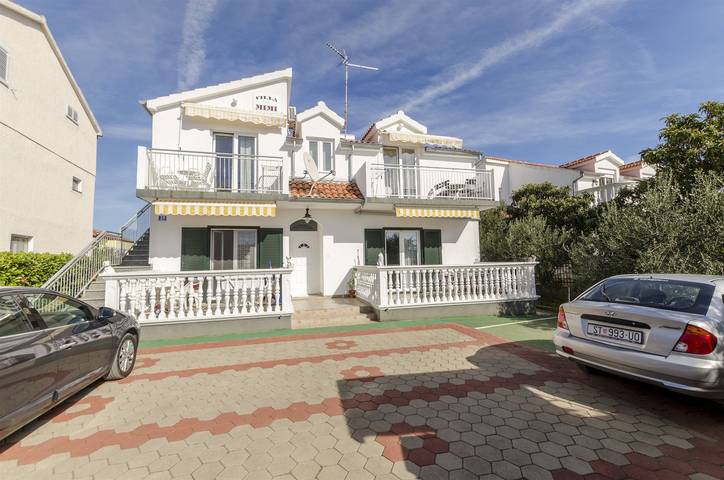 Ferienwohnung für 4 Personen, mit Terrasse in Grad Šibenik