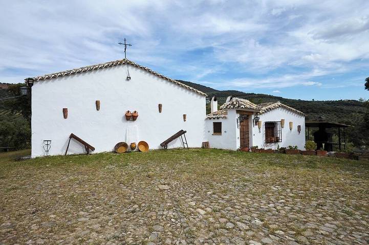 Casa de vacaciones para 11 personas, con piscina y balcón, Se admiten mascotas en Castillo de Locubín