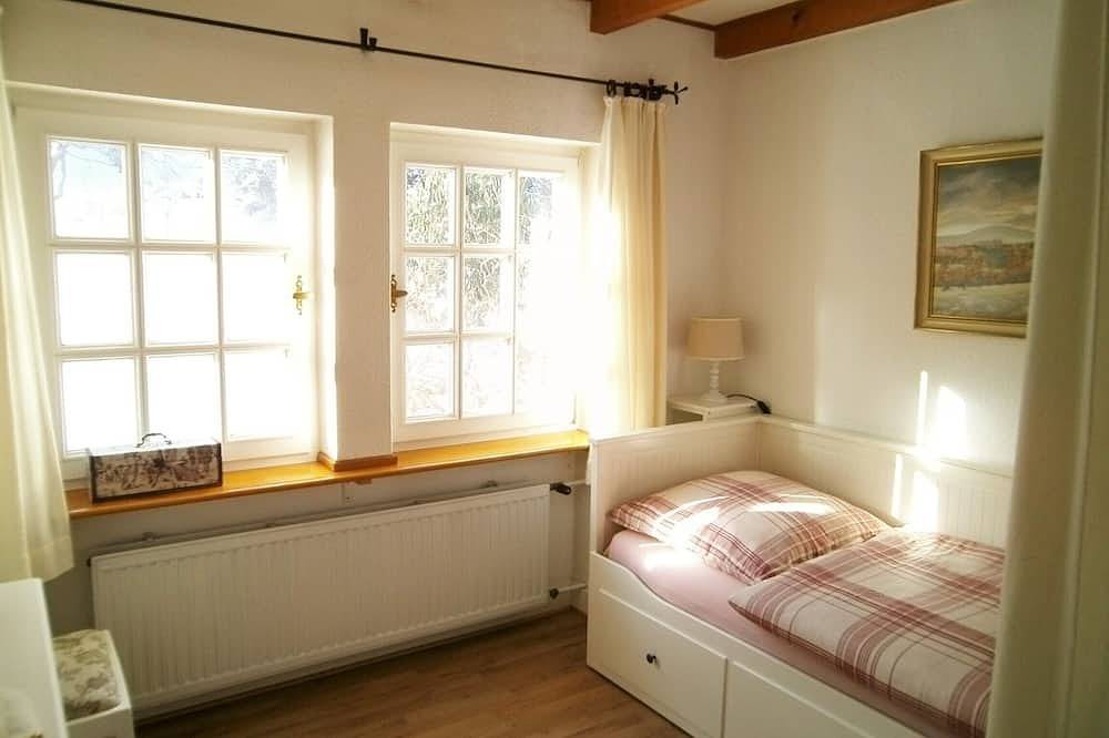 Family-friendly home for 10 persons, big garden, Fireplace, 4 km ski carousel. in Silbach, Winterberg