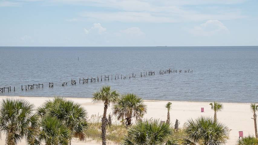 Vacation rental for 6 people, with balcony and pool in Mississippi Gulf Coast