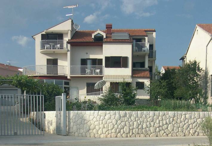 Apartament wakacyjny dla 4 osób, z balkon i widok, Dla rodziny w Brodarica