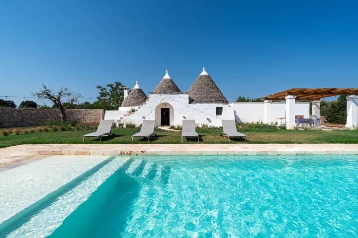 Trullo per 5 persone, con Piscina a Putignano