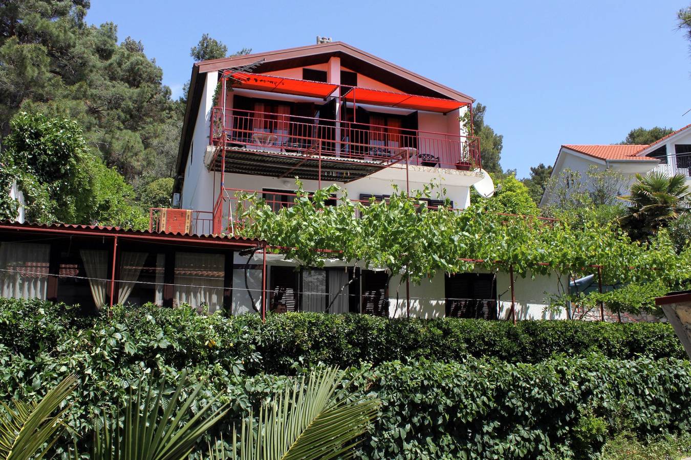 Ganze Wohnung, 2-Zimmer-Ferienwohnung mit Terrasse und Meerblick Mali Losinj, Losinj A-2493-b in Mali Lošinj, Lošinj