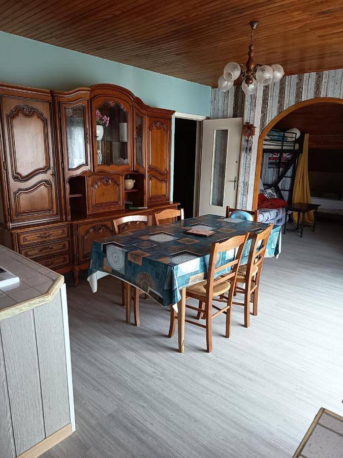 Gîte pour 6 personnes, avec terrasse, animaux acceptés dans Saint-Julien-du-Pinet