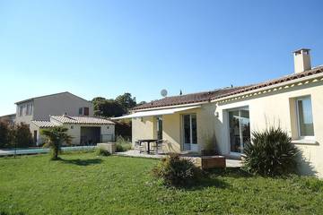 Cottage pour 8 personnes, avec jardin et terrasse à Poulx