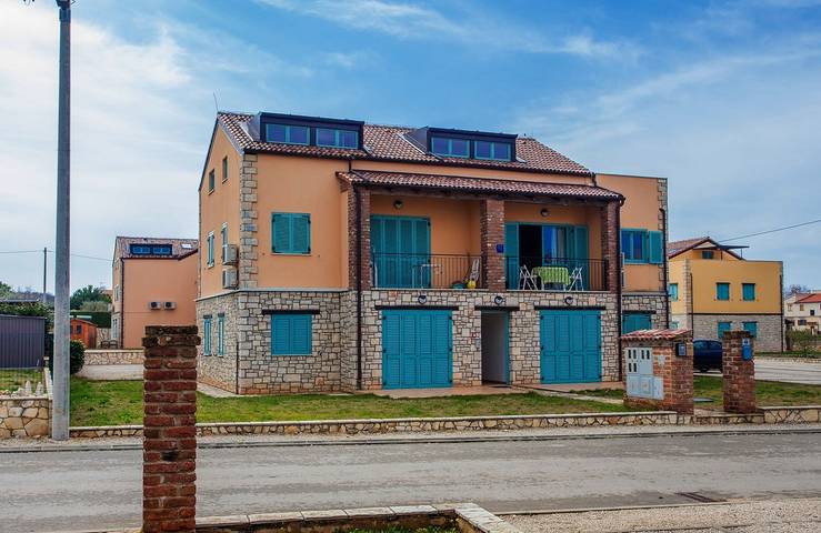 Ferienwohnung für 4 Personen, mit Pool und Balkon/Terrasse