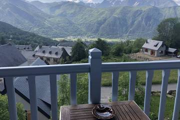 Gîte pour 9 personnes, avec jardin et balcon à Azet