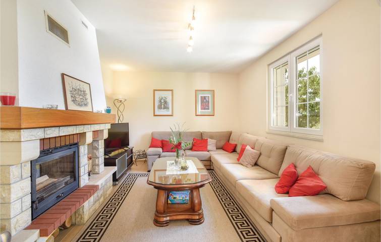 Gemütliche 2-Zimmer-Wohnung mit Pool, Terrasse und WLAN in der Nähe des Zentrums von Sušci in Dalmatinisches Zagora
