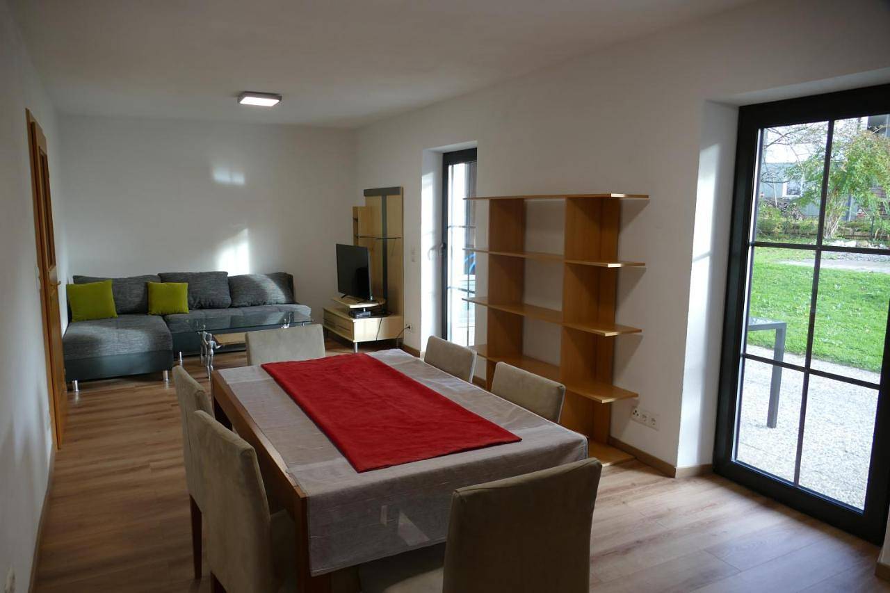 Ganze Wohnung, Apartment with Terrace in Gemeinde Mattsee, Bezirk Salzburg-Umgebung