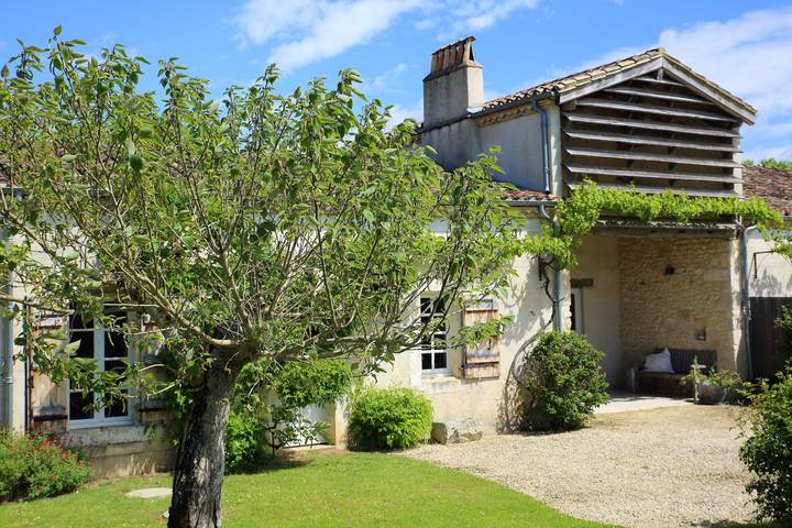 Gîte pour 6 personnes, avec piscine à Monflanquin