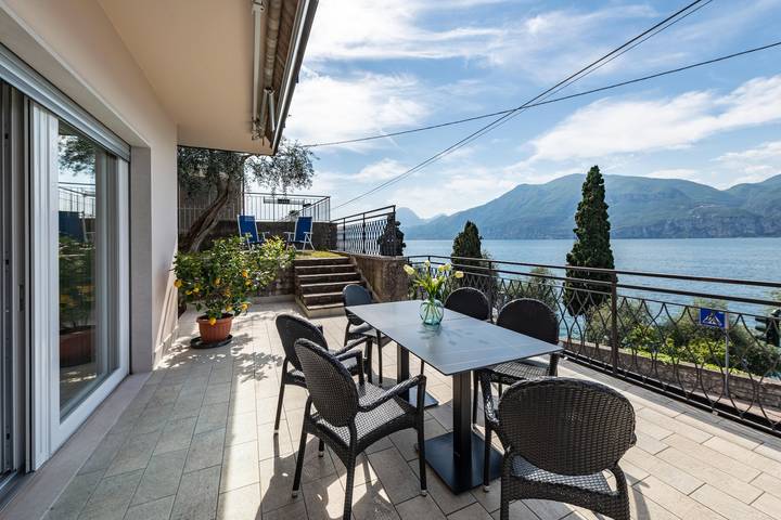 Camping per 7 persone, con giardino e vista lago a Brenzone