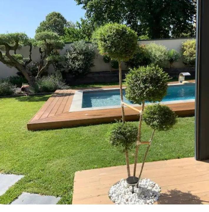 Gîte pour 2 personnes, avec Terrasse et Jardin ainsi que Piscine et Vue à Valence