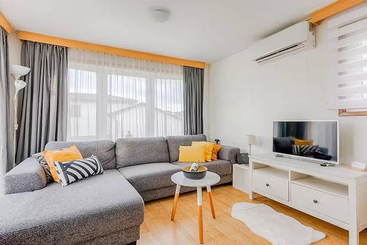 Ferienhaus für 2 Personen, mit Terrasse und Garten sowie Pool und Ausblick
