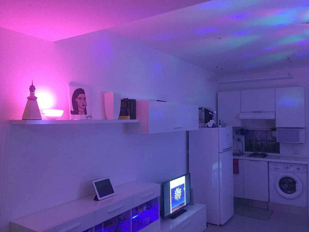 White Home. Casa Relax, piscina, free wi-fi & posto auto. in Palermo, Provincia di Palermo